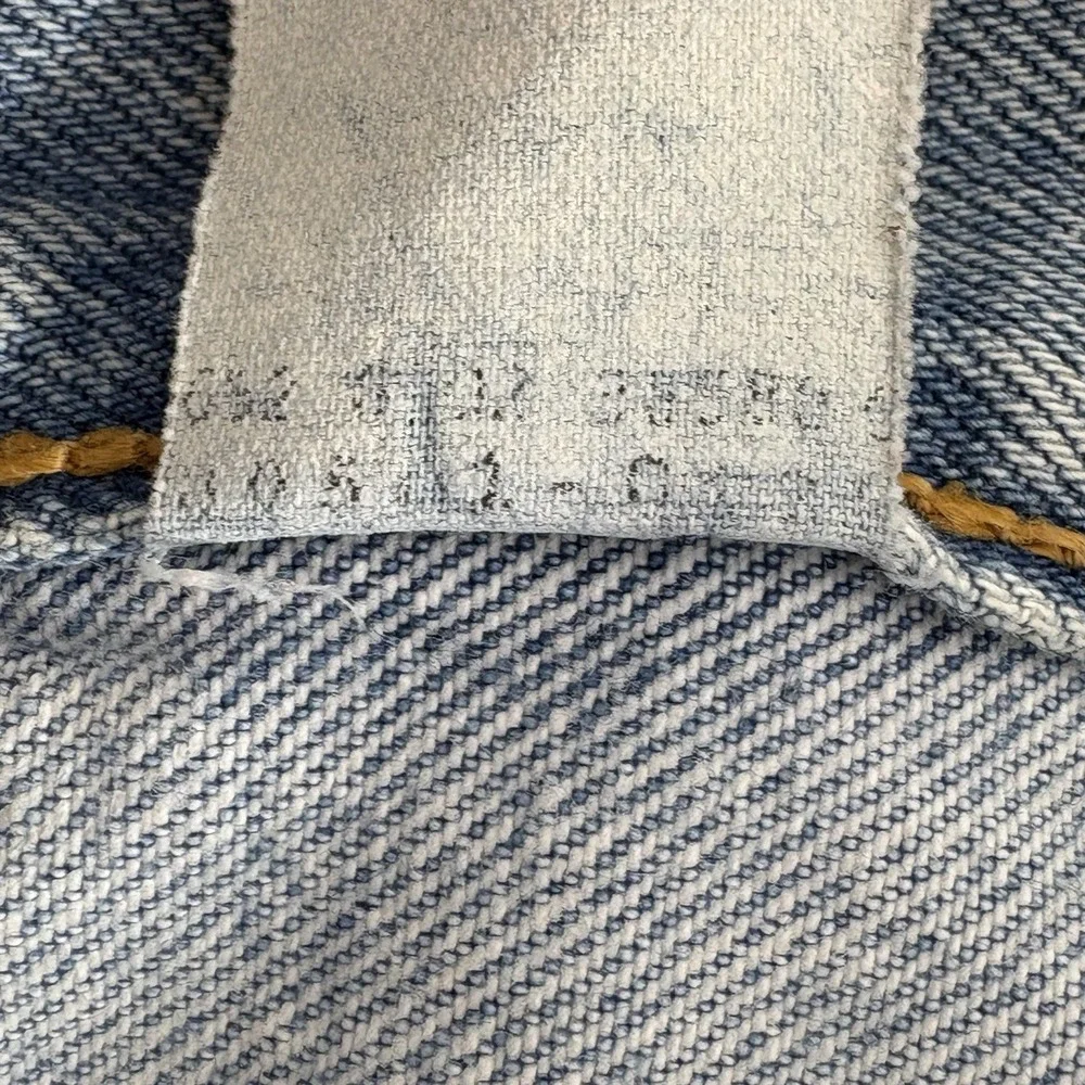 Vintage Y2K Levi's 501 Button Fly Jeans Fits 36x31 Red Tab Distressed Fade‎ Blue